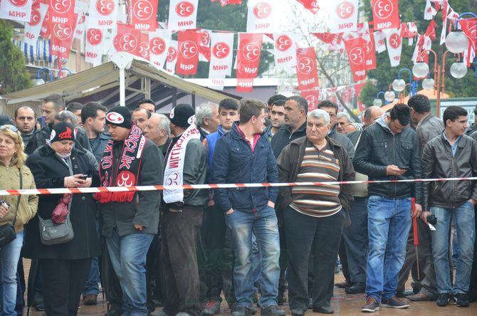 MHP LİDERi DEVLET BAHÇELİ AKHİSARLILAR İLE BULUŞTU